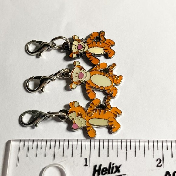 Vintage Disney Winnie The Pooh Tigger Clip On Lot of 6 Charms Purse Zipper Pull - Picture 10 of 11